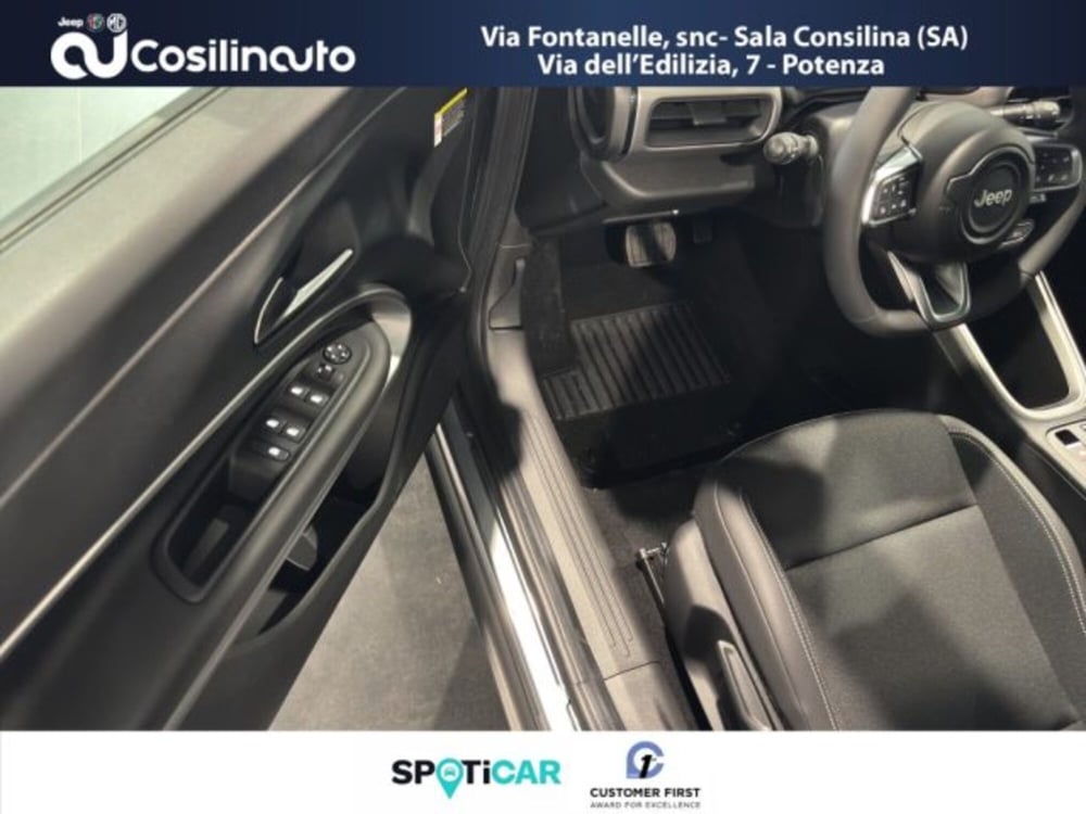 Jeep Avenger nuova a Salerno (16)