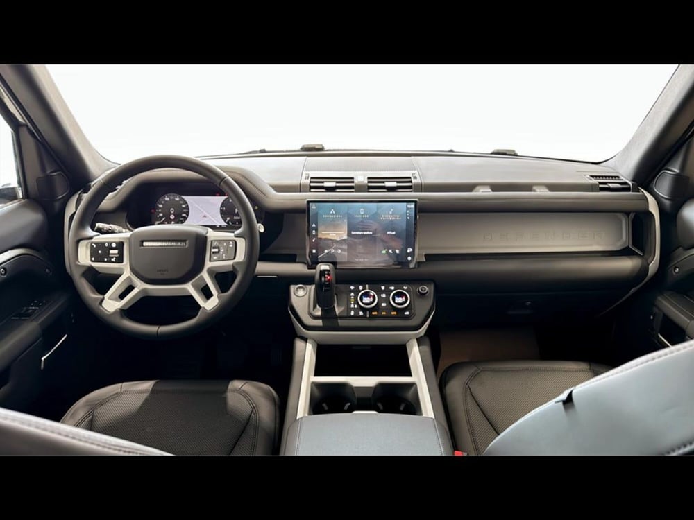 Land Rover Defender nuova a Varese (4)