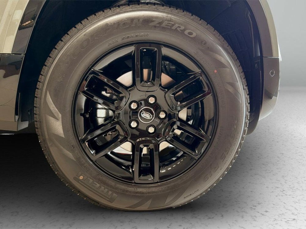 Land Rover Defender nuova a Varese (9)