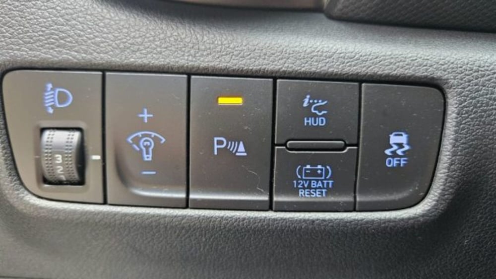 Hyundai Kona usata a Lucca (9)