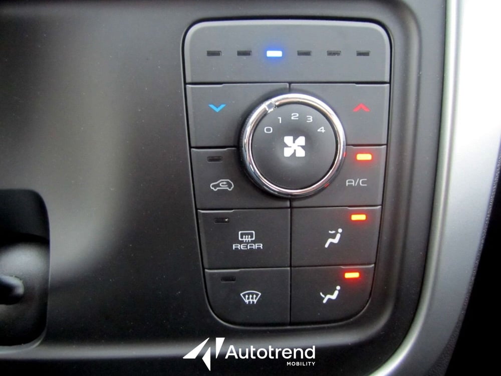 Mahindra KUV100 nuova a Bari (13)