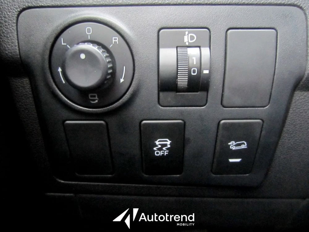 Mahindra KUV100 nuova a Bari (15)