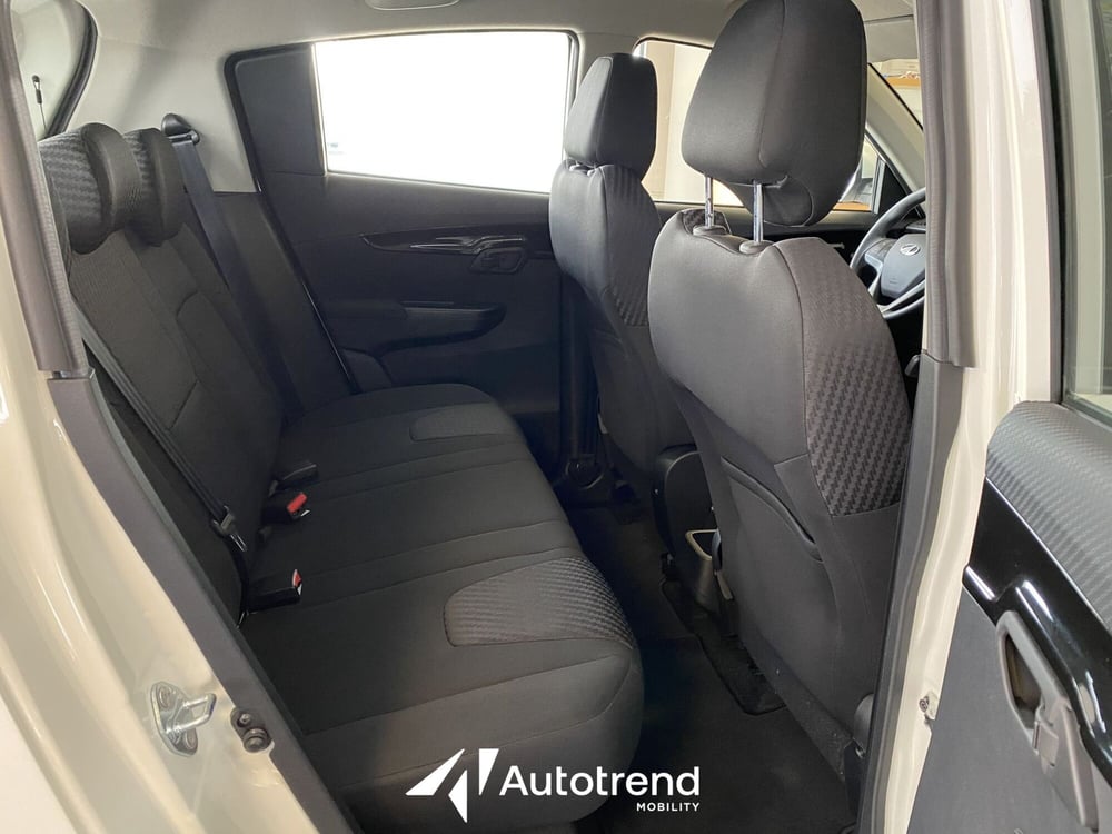 Mahindra KUV100 nuova a Bari (16)