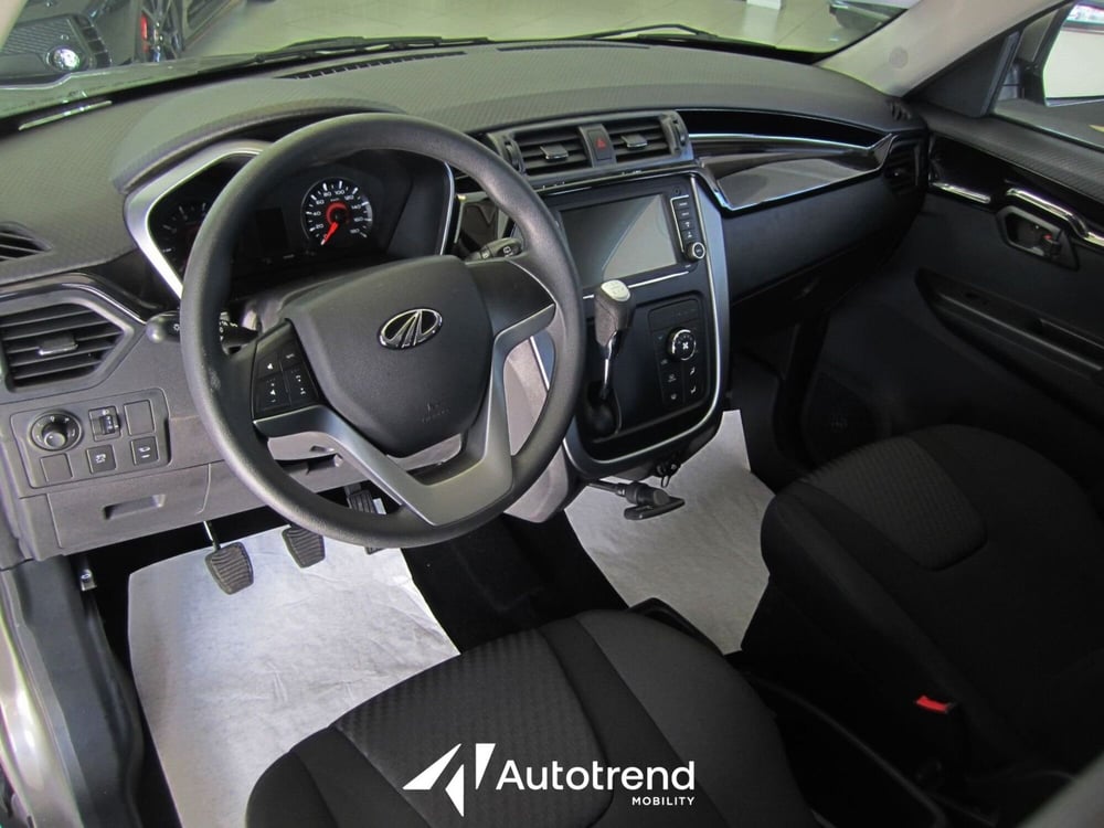 Mahindra KUV100 nuova a Bari (5)