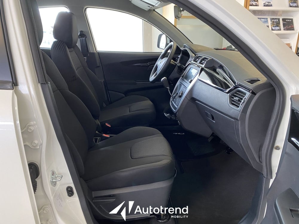 Mahindra KUV100 nuova a Bari (6)