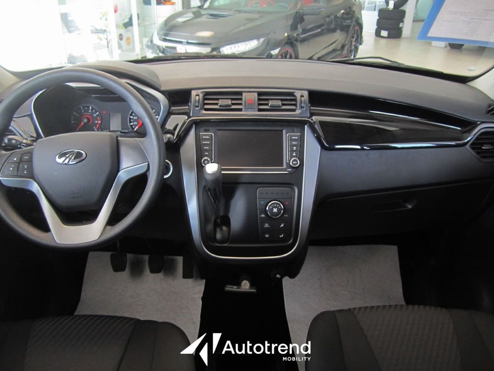 Mahindra KUV100 nuova a Bari (8)