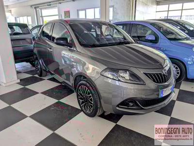 Lancia Ypsilon 1.0 FireFly 5 porte S&amp;S Hybrid Gold Plus del 2024 usata a Cortona