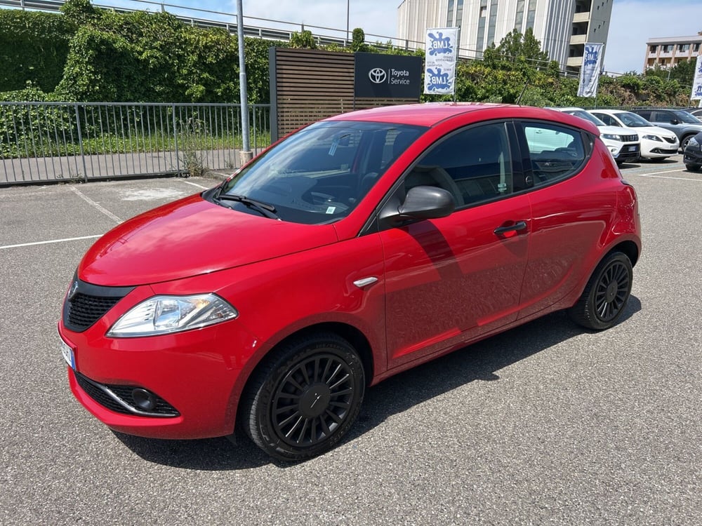 Lancia Ypsilon usata a Piacenza