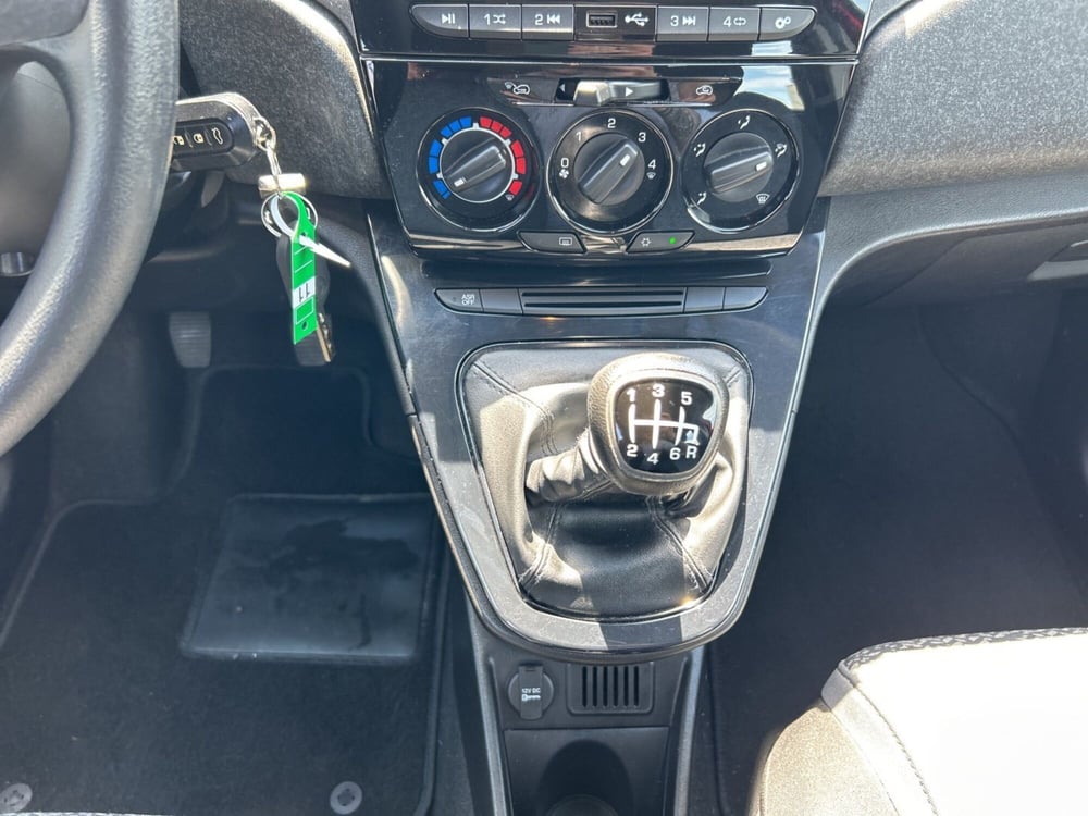 Lancia Ypsilon usata a Piacenza (14)