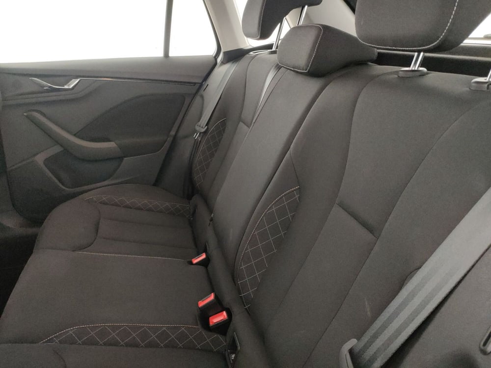 Skoda Kamiq usata a Caserta (17)