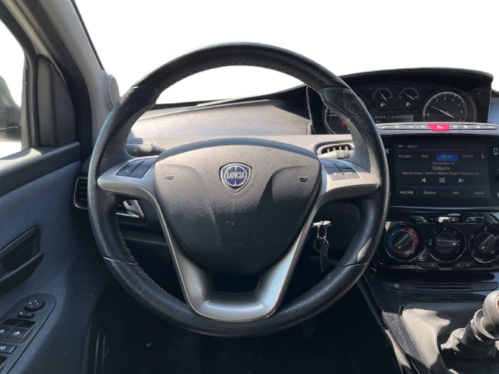 Lancia Ypsilon usata a Torino (10)