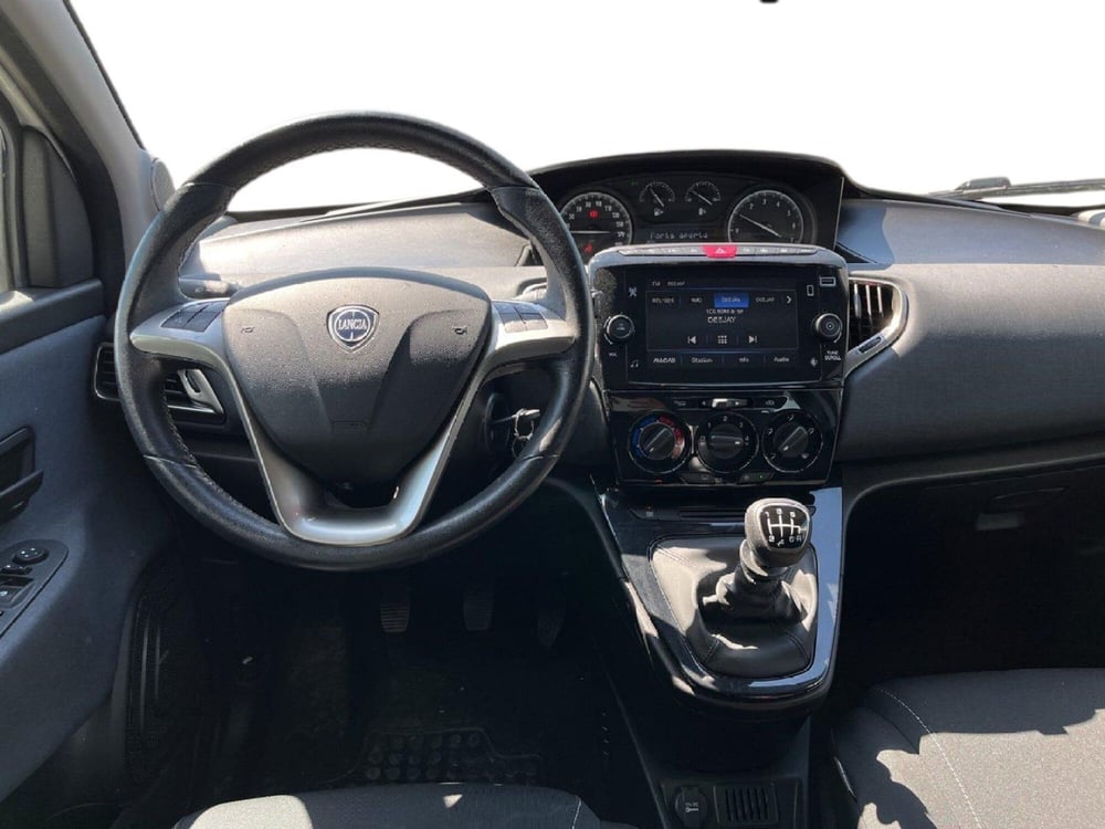 Lancia Ypsilon usata a Torino (9)