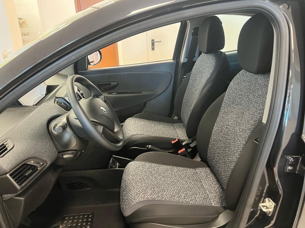 Lancia Ypsilon nuova a Milano (12)