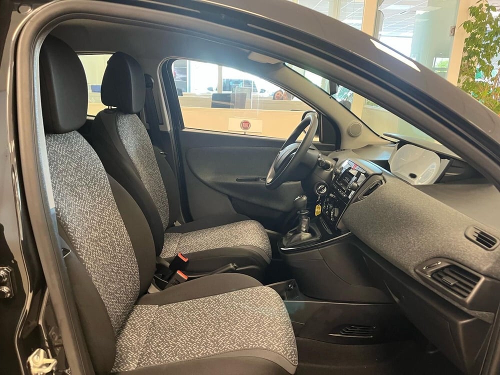 Lancia Ypsilon nuova a Milano (13)