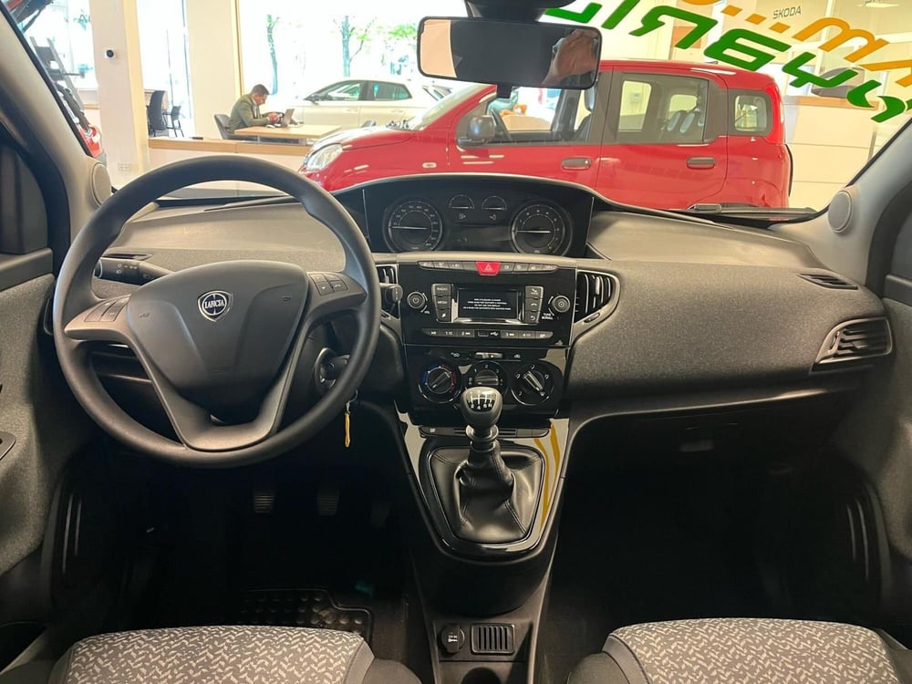 Lancia Ypsilon nuova a Milano (16)