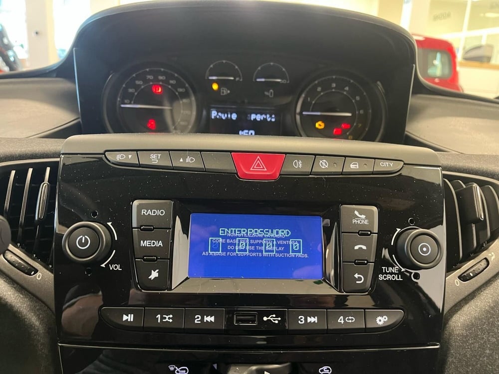 Lancia Ypsilon nuova a Milano (17)