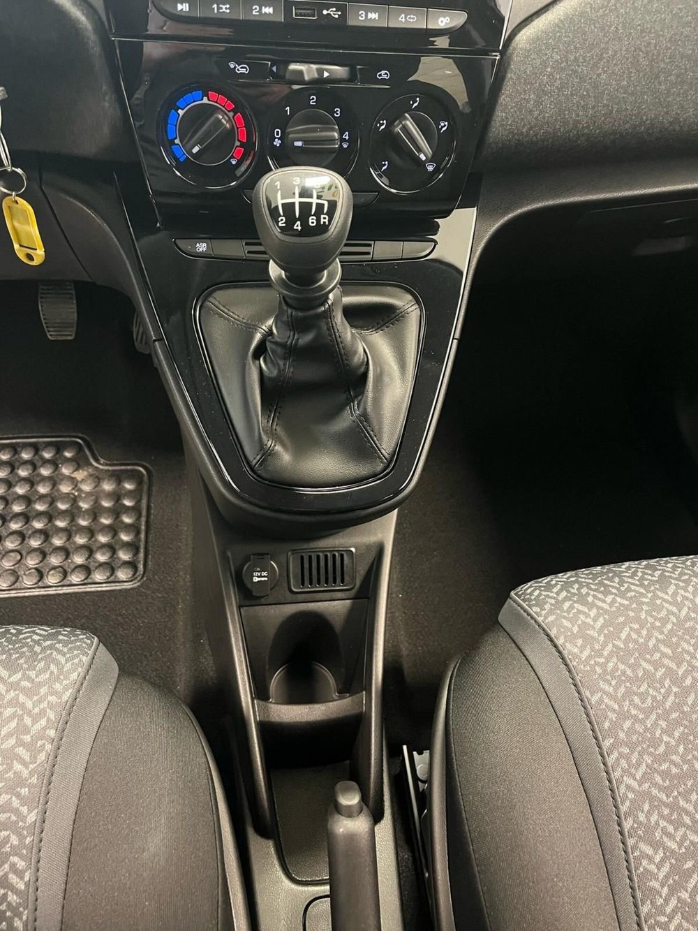 Lancia Ypsilon nuova a Milano (18)