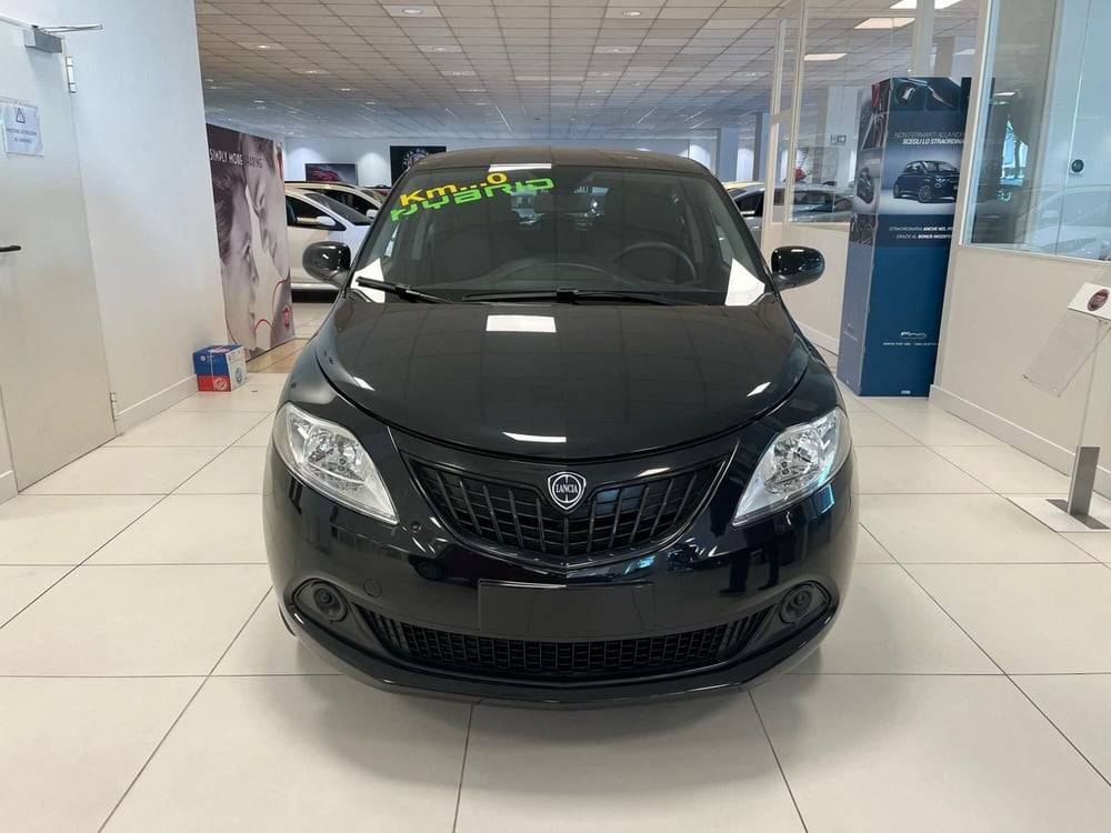 Lancia Ypsilon nuova a Milano (2)
