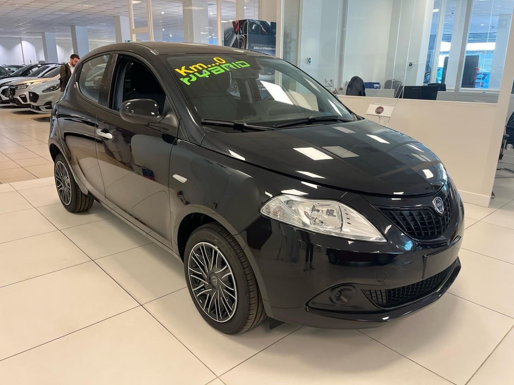 Lancia Ypsilon nuova a Milano (3)
