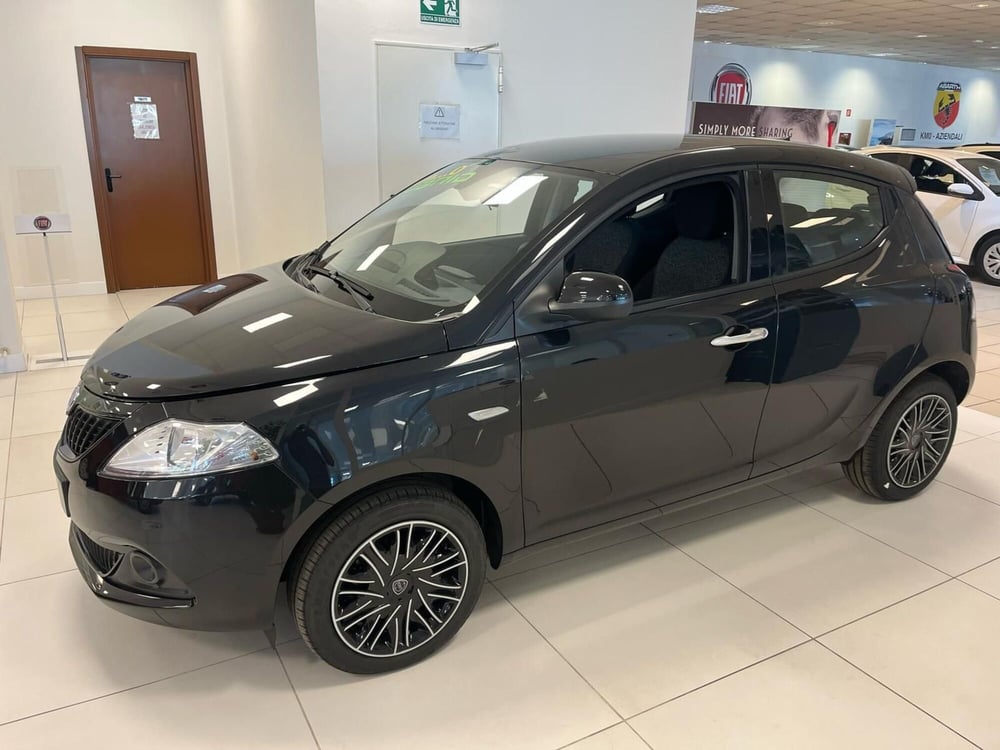 Lancia Ypsilon nuova a Milano (4)