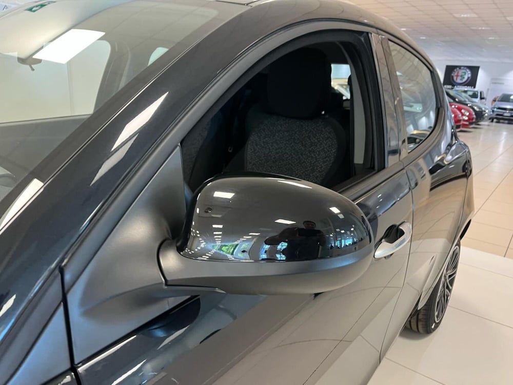 Lancia Ypsilon nuova a Milano (6)