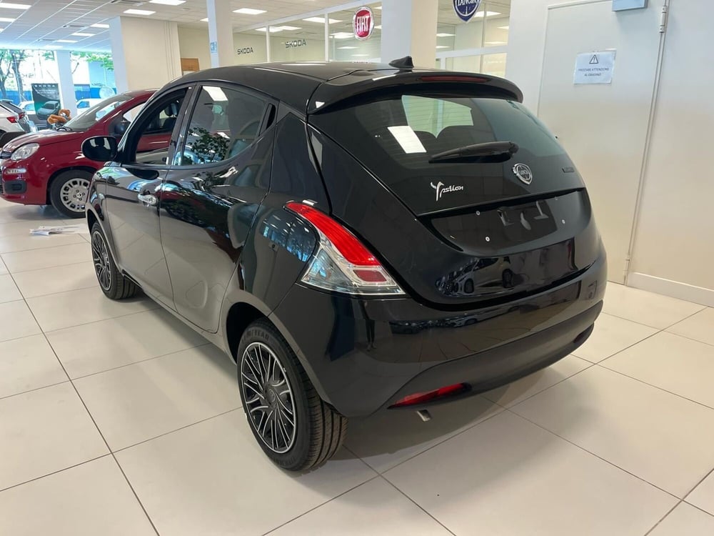 Lancia Ypsilon nuova a Milano (7)