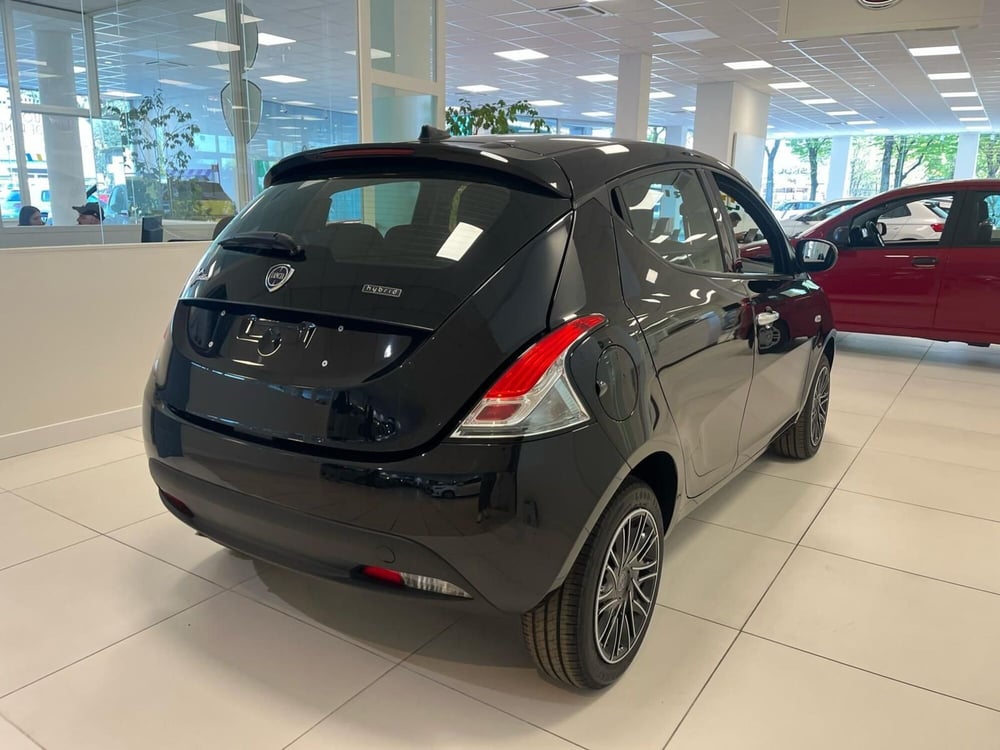 Lancia Ypsilon nuova a Milano (8)