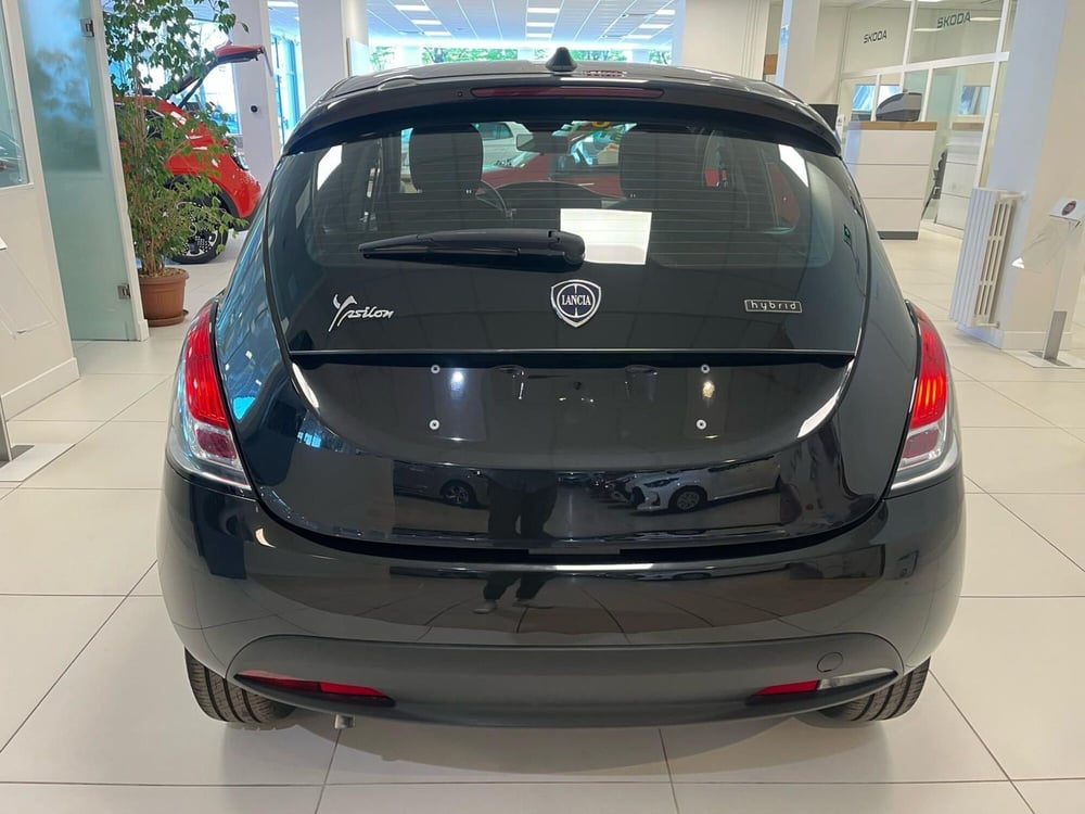 Lancia Ypsilon nuova a Milano (9)