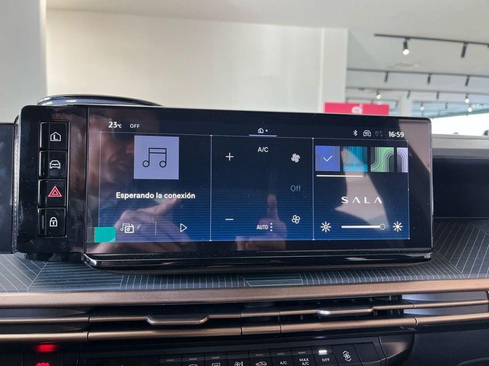 Lancia Ypsilon nuova a Milano (17)