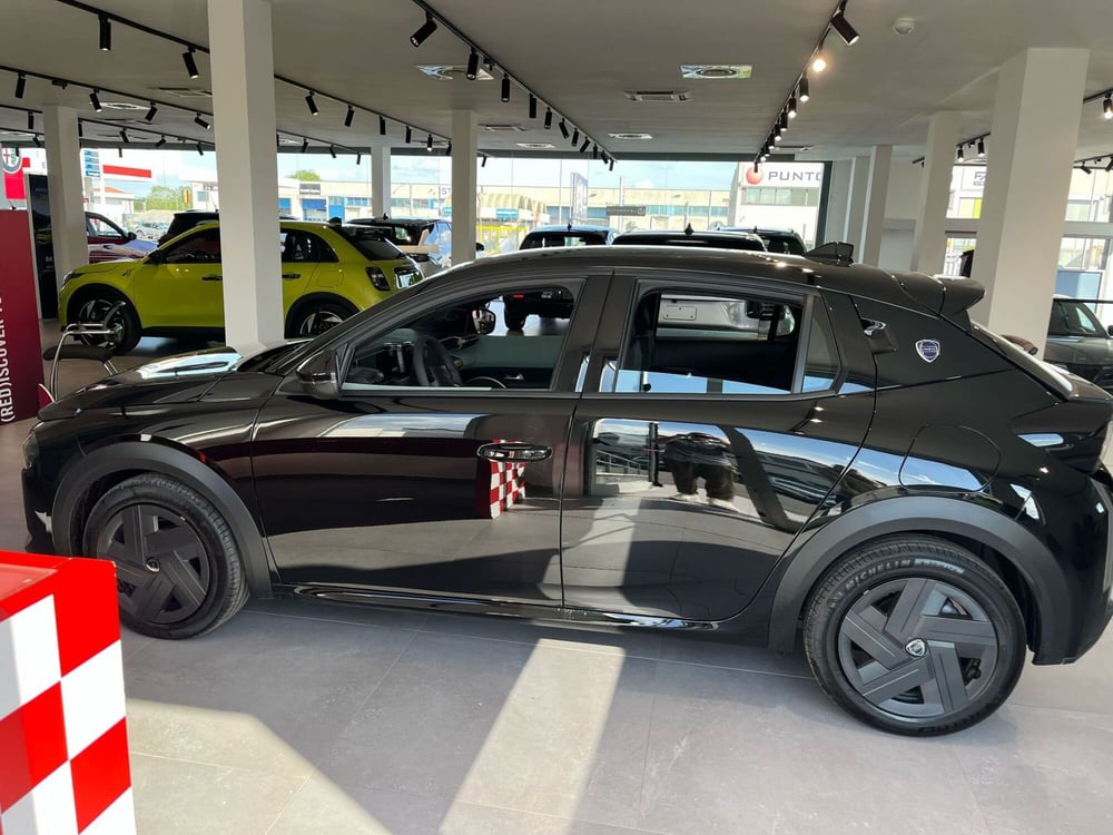Lancia Ypsilon nuova a Milano (4)