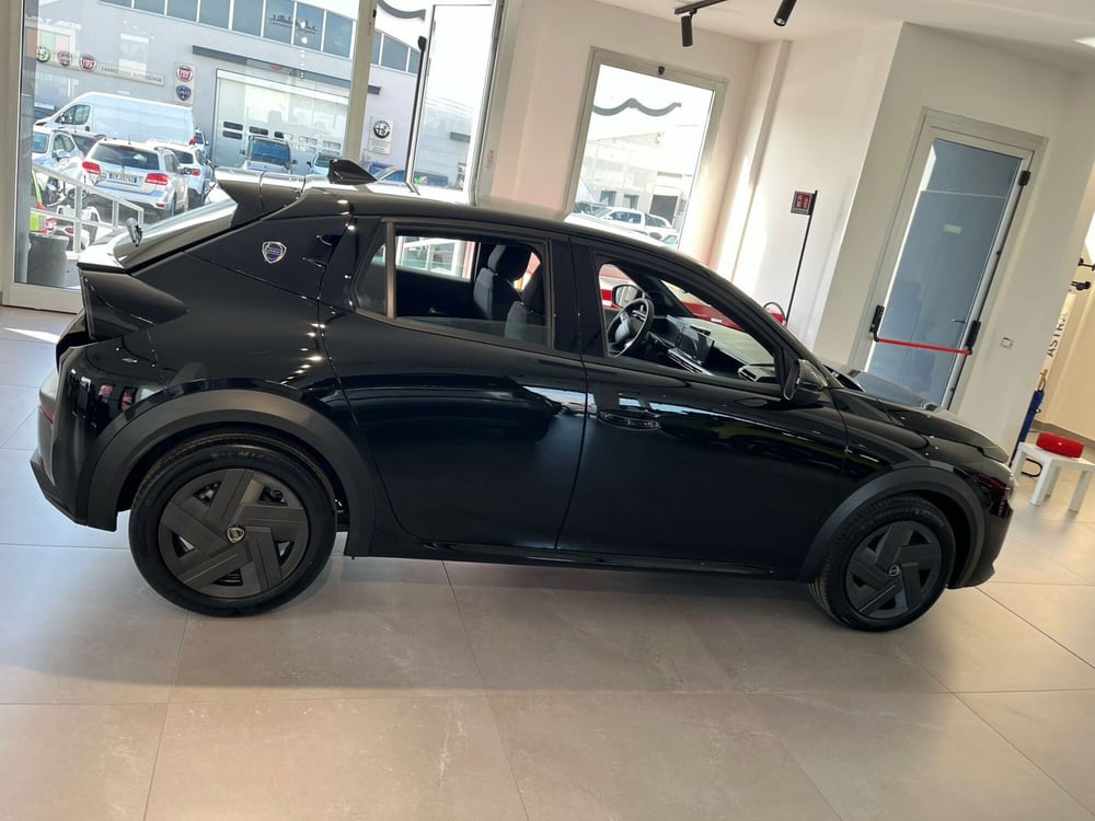 Lancia Ypsilon nuova a Milano (5)