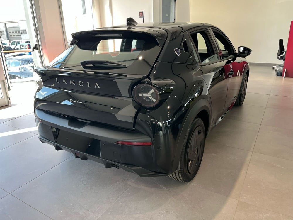 Lancia Ypsilon nuova a Milano (7)