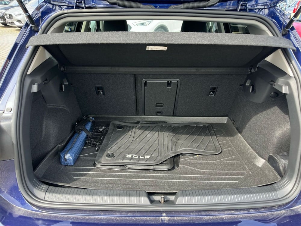 Volkswagen Golf nuova a Milano (10)