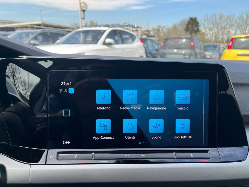 Volkswagen Golf nuova a Milano (17)