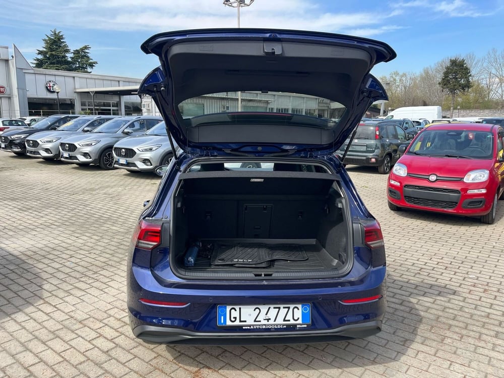 Volkswagen Golf nuova a Milano (9)