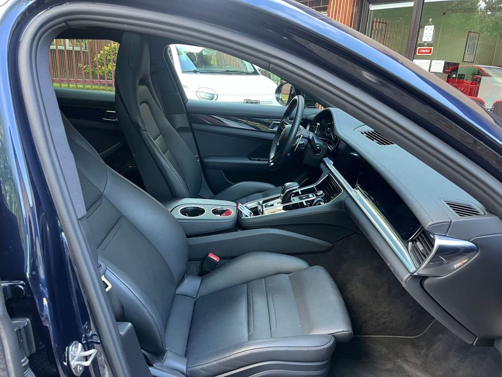 Porsche Panamera usata a Milano (17)