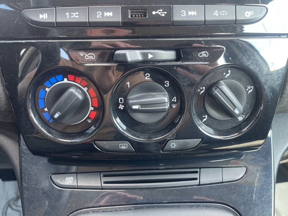 Lancia Ypsilon usata a Ragusa (13)