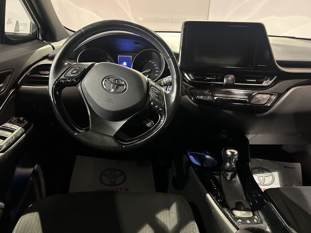 Toyota Toyota C-HR usata a Milano (10)