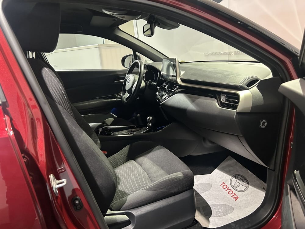 Toyota Toyota C-HR usata a Milano (6)