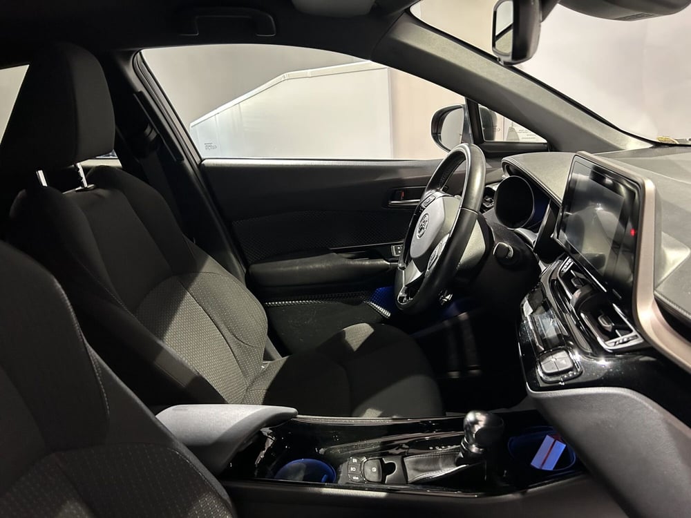 Toyota Toyota C-HR usata a Milano (7)
