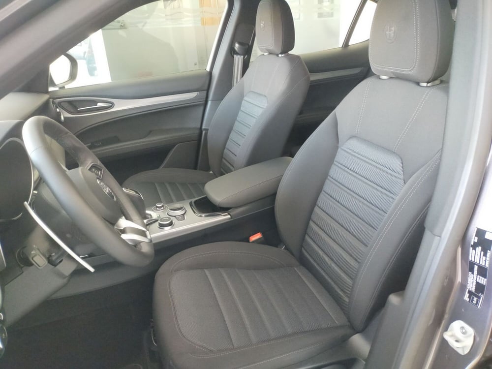 Alfa Romeo Stelvio nuova a Reggio Emilia (10)