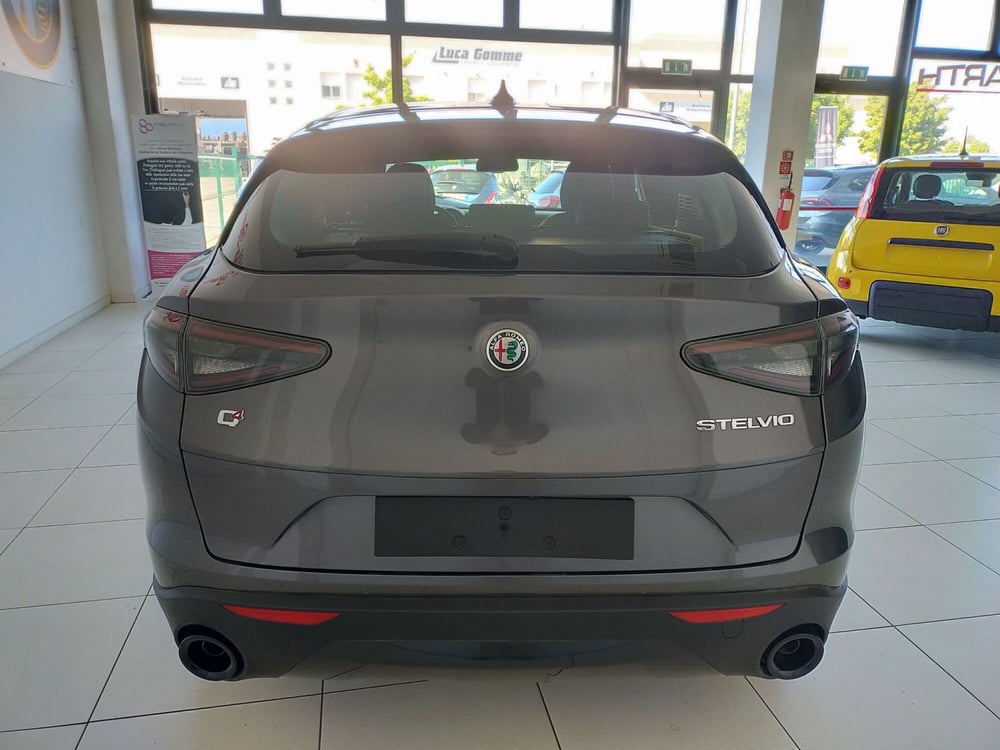 Alfa Romeo Stelvio nuova a Reggio Emilia (5)