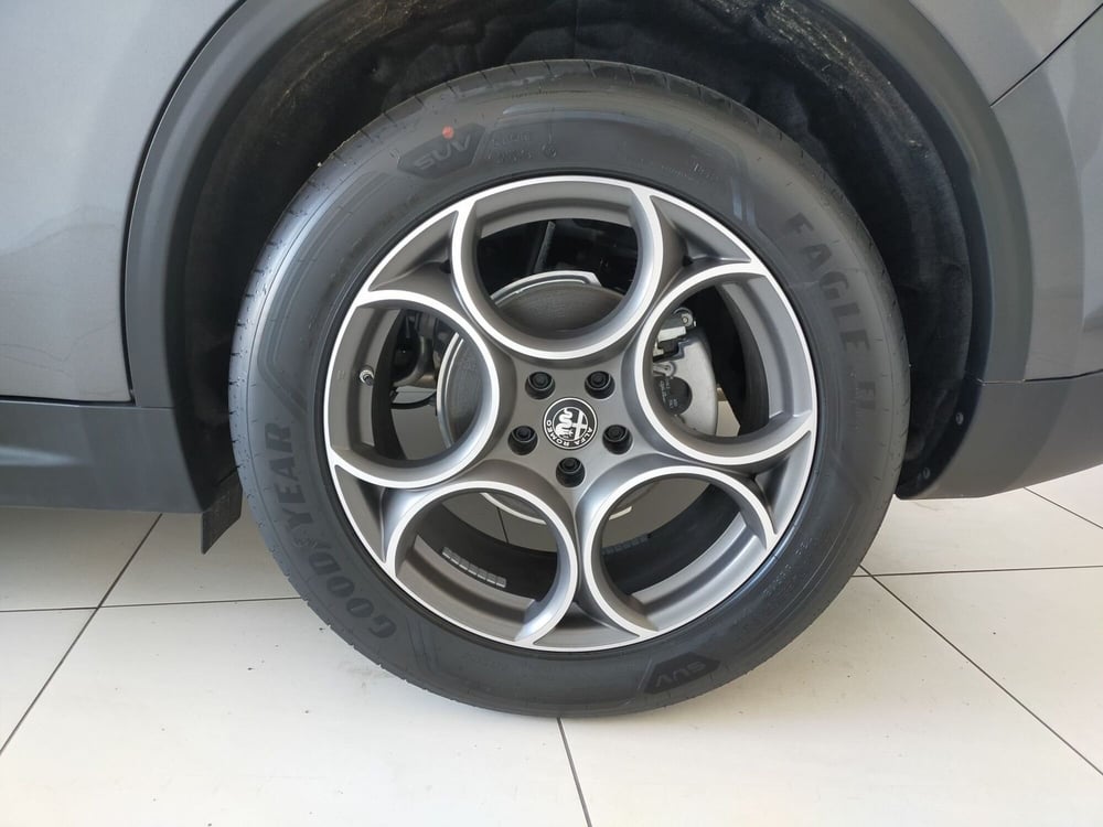 Alfa Romeo Stelvio nuova a Reggio Emilia (7)