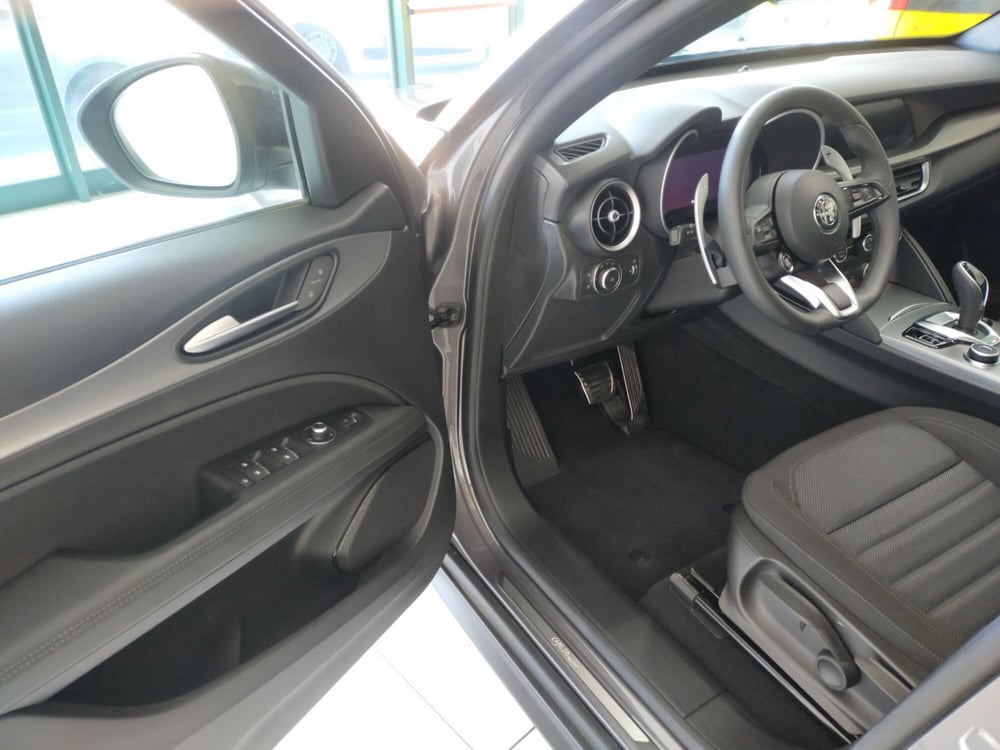 Alfa Romeo Stelvio nuova a Reggio Emilia (9)