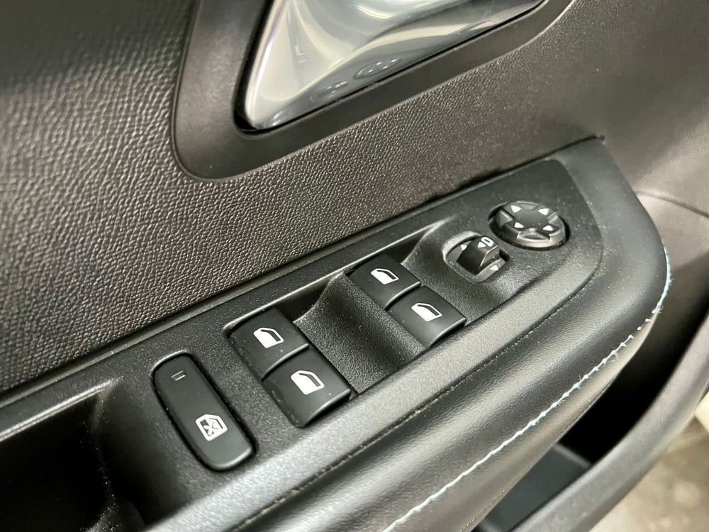 Peugeot 208 usata a Bari (11)