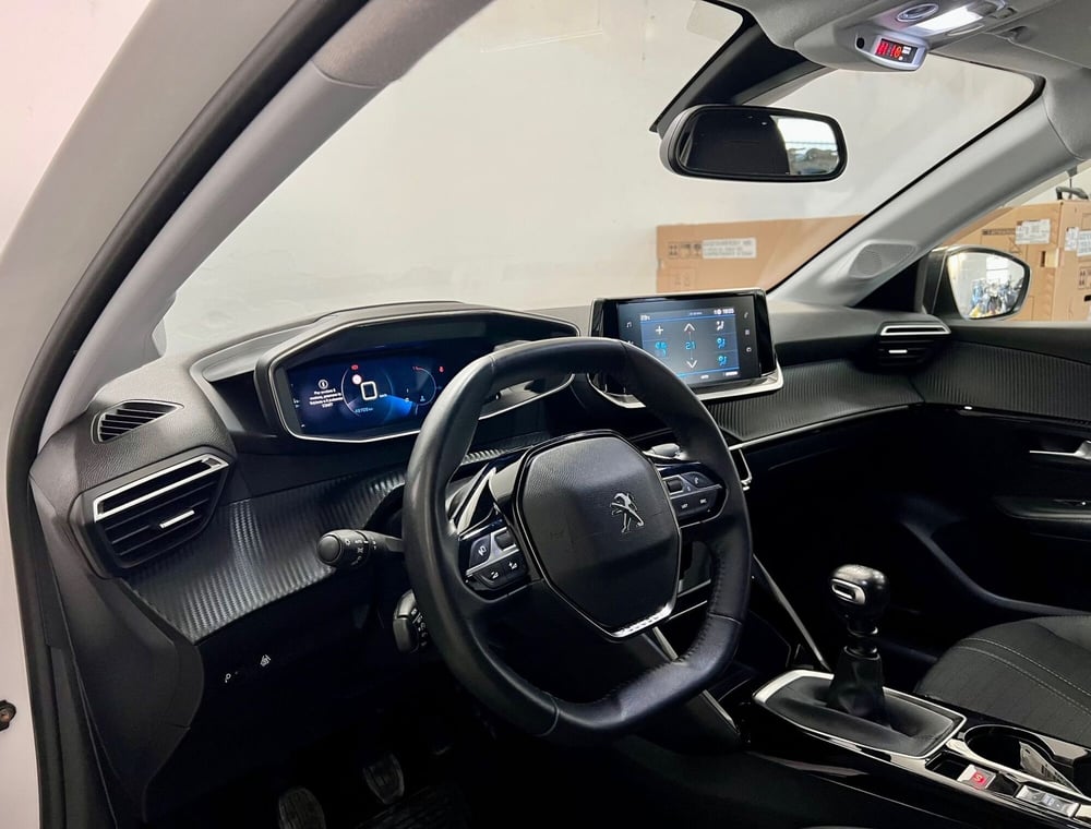 Peugeot 208 usata a Bari (12)