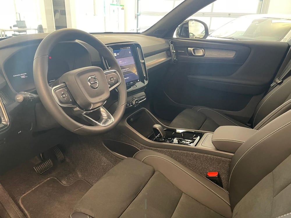 Volvo XC40 nuova a Como (10)
