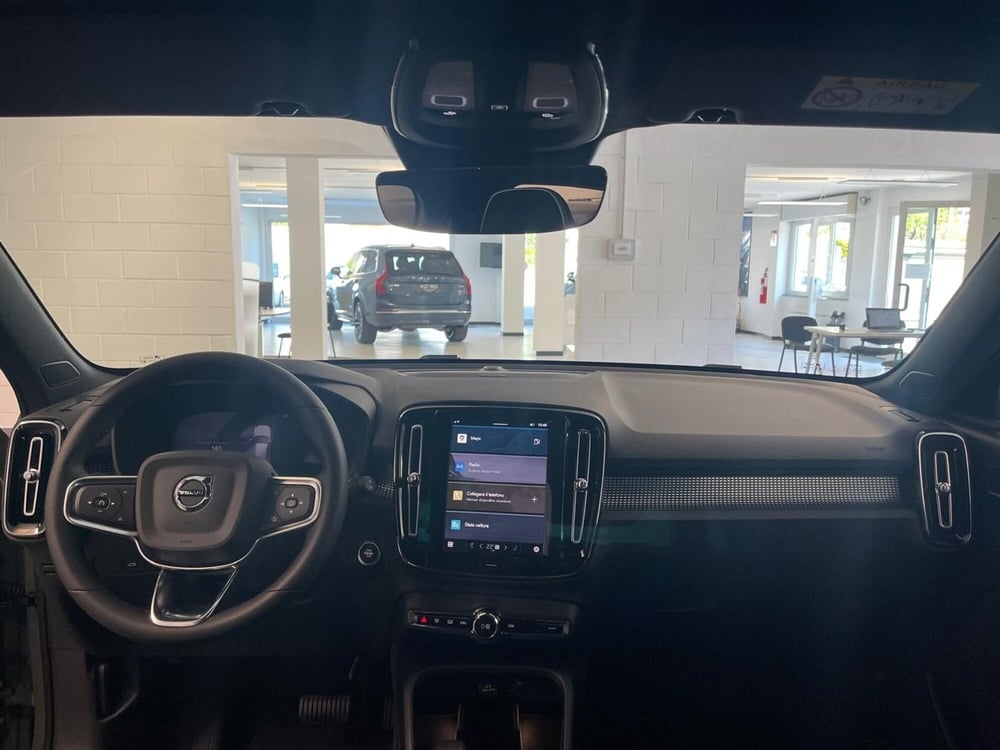 Volvo XC40 nuova a Como (13)