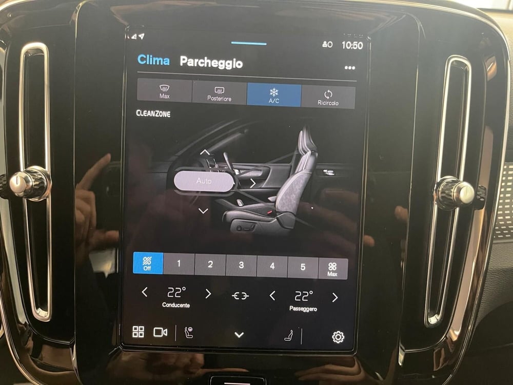 Volvo XC40 nuova a Como (16)