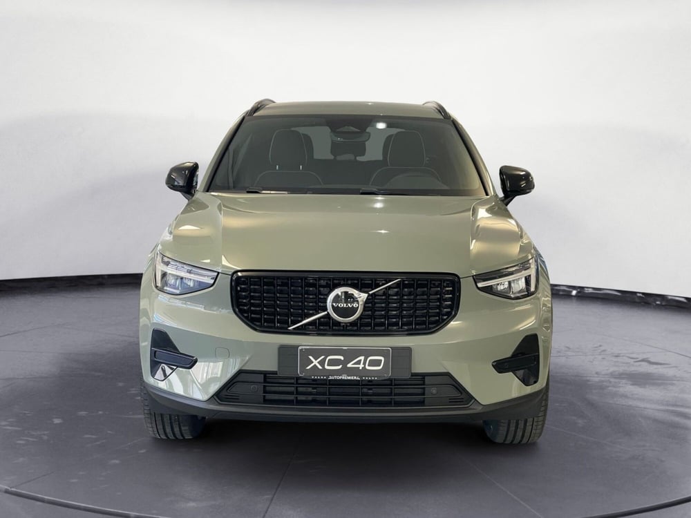 Volvo XC40 nuova a Como (2)